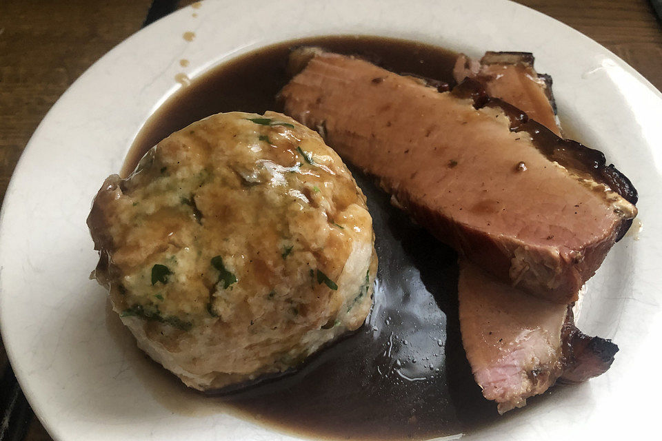 Bayerischer Schweinebraten mit Biersauce