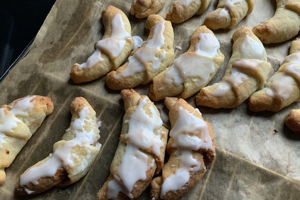 Quarkhörnchen mit Marmeladenfüllung