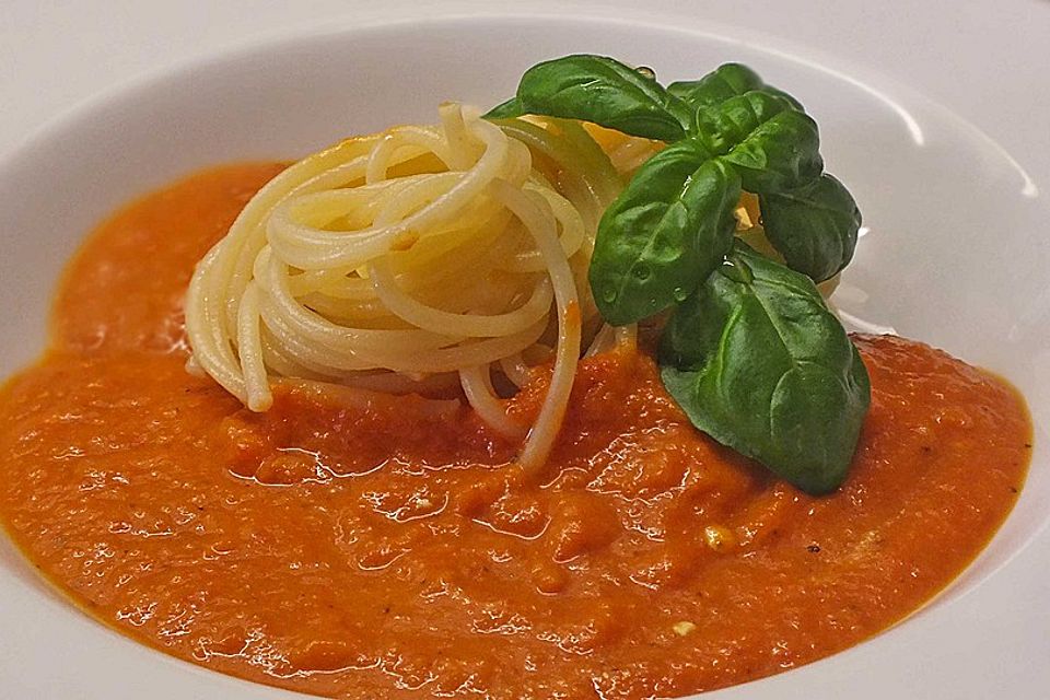 Spaghetti mit Möhren-Tomatensoße