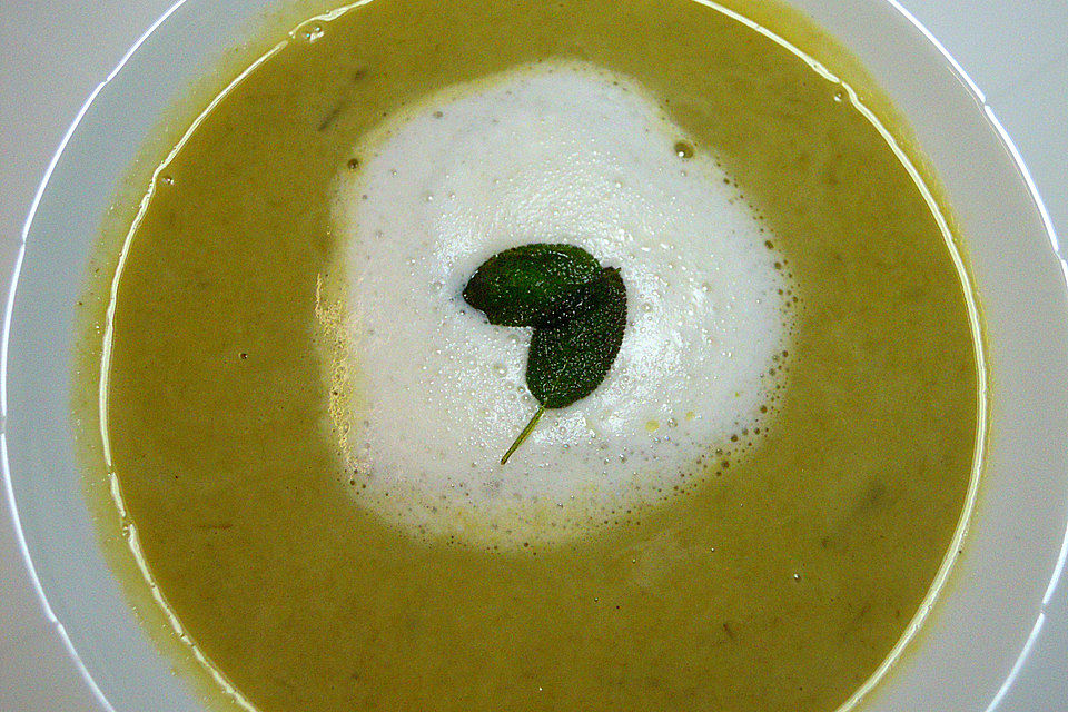 Lauchsuppe mit Trüffelschaum