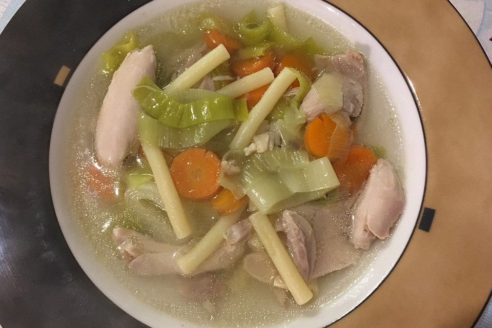 Hühnersuppe mit Hähnchenschenkel