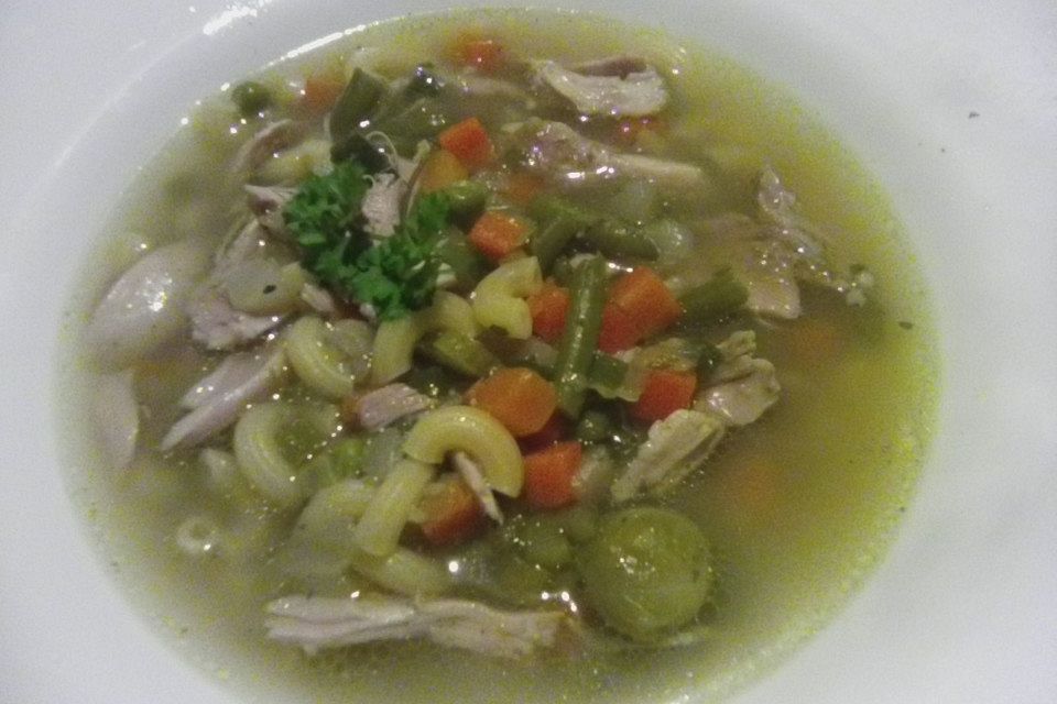 Hühnersuppe mit Hähnchenschenkel