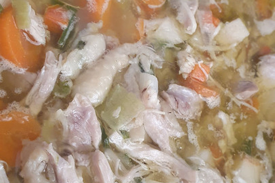 Hühnersuppe mit Hähnchenschenkel