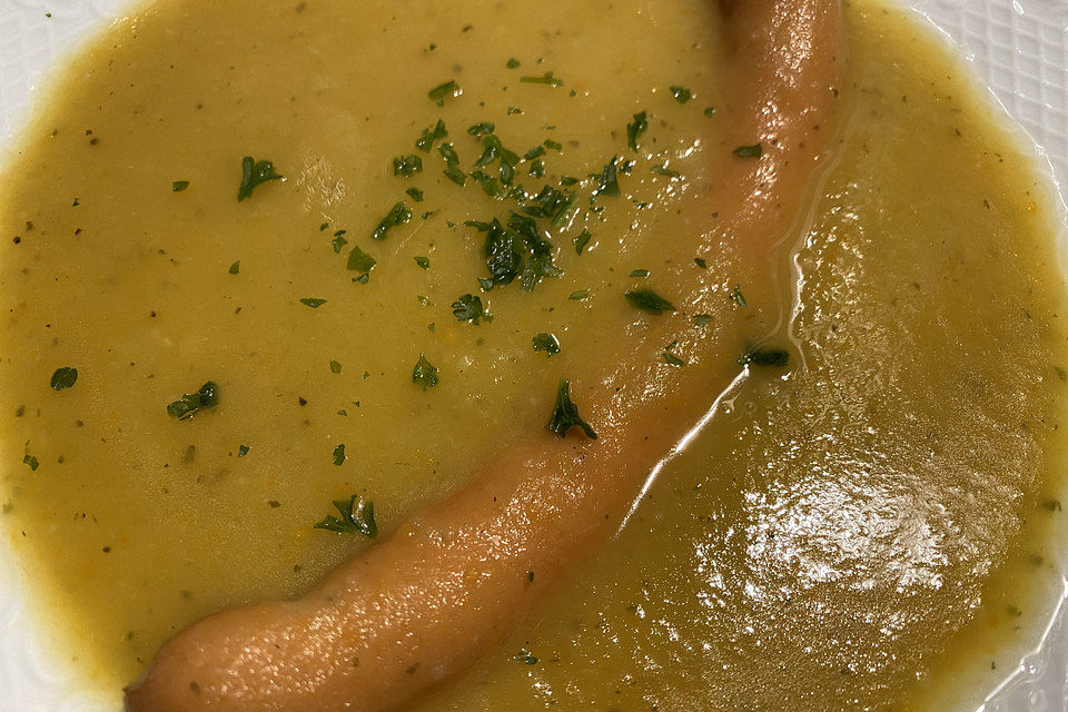 Vogtländische Kartoffelsuppe mit Würstchen