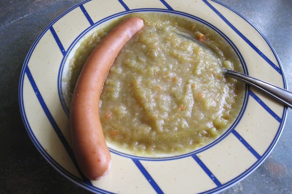 Vogtländische Kartoffelsuppe mit Würstchen