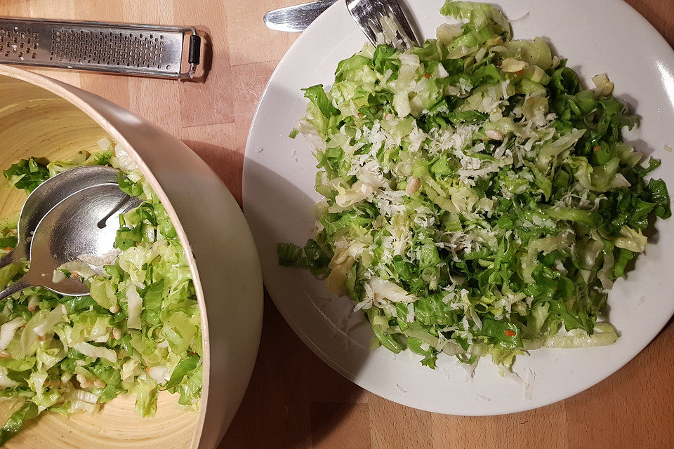 Endiviensalat mit knackigem Stangensellerie