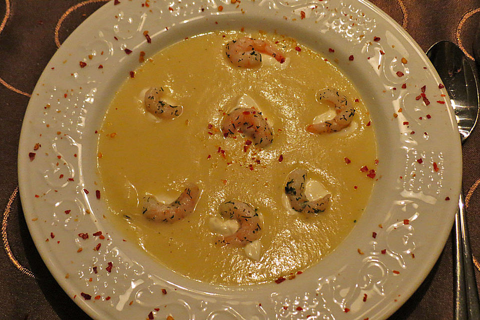 Sellerie-Kartoffelsuppe mit Shrimps