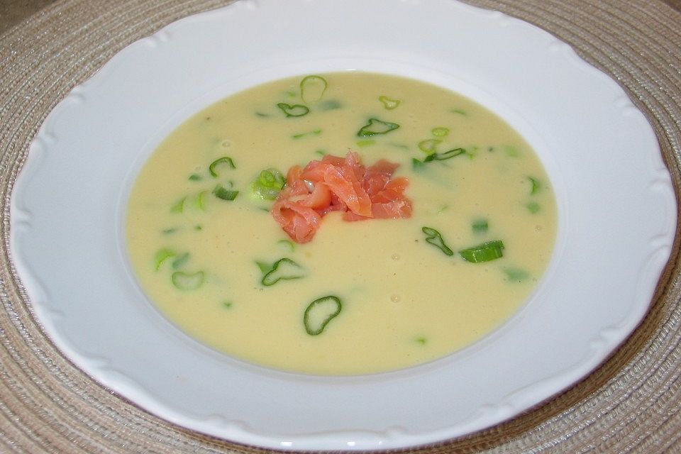 Kartoffelsuppe mit Lachs