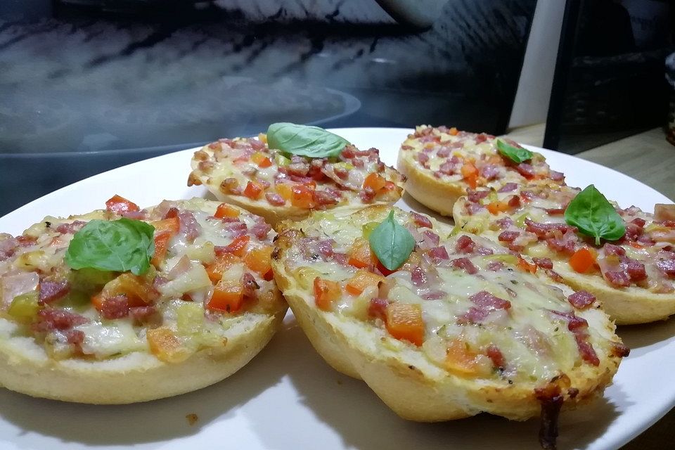 Super schnelle Pizzabrötchen