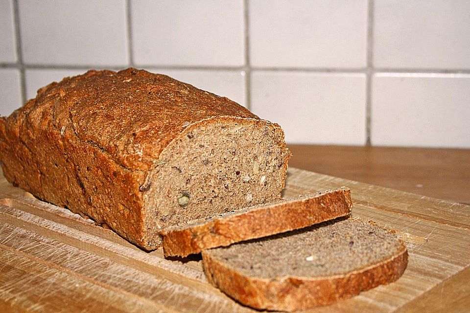 Schnelles Dinkelbrot mit Sonnenblumenkernen