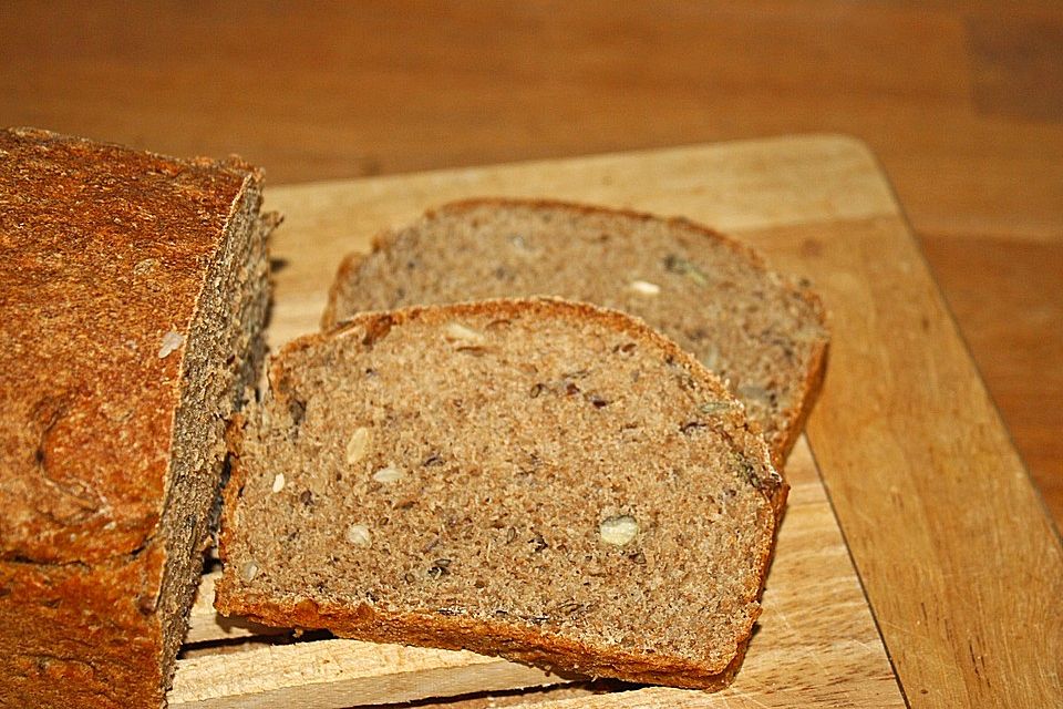 Schnelles Dinkelbrot mit Sonnenblumenkernen