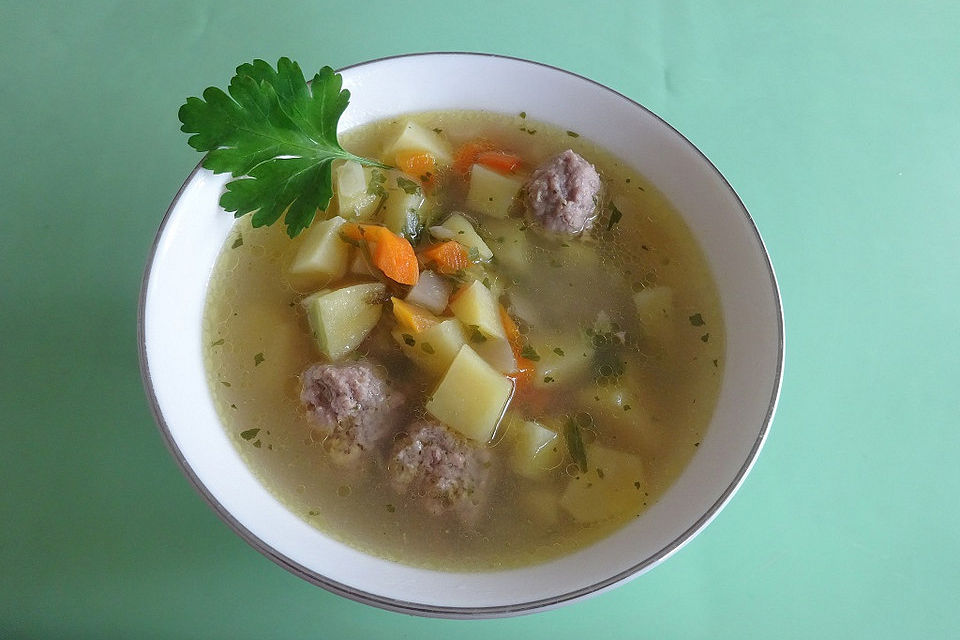 Bouillonkartoffeln mit Brätklößchen