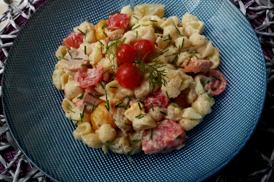 Muschelnudelsalat mit Wiener Würstchen