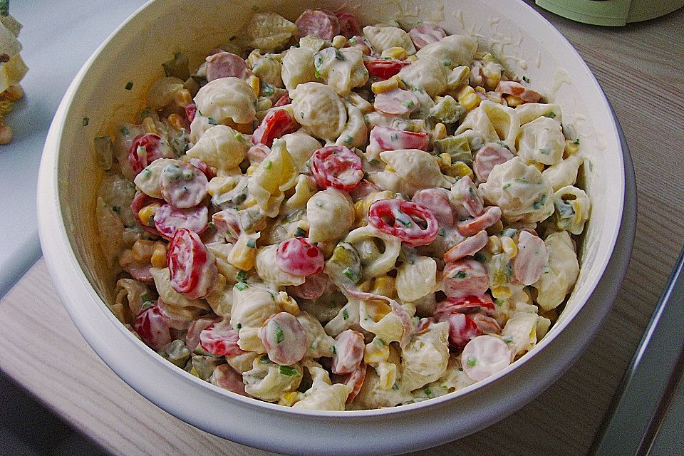 Muschelnudelsalat mit Wiener Würstchen