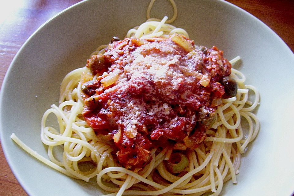 Spaghetti mit Tomaten - Thunfischsauce