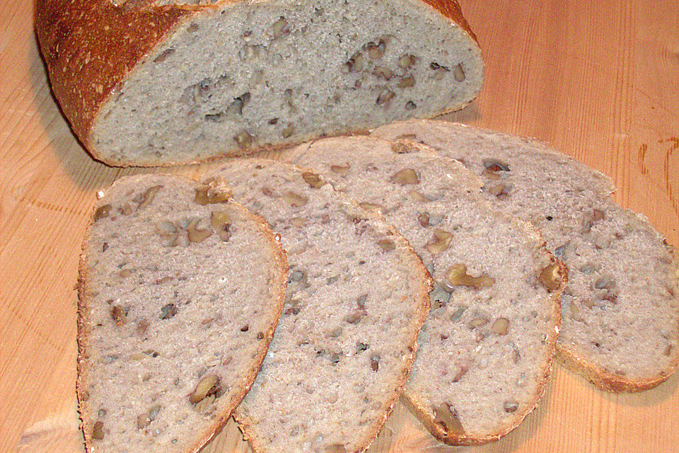 Dinkel-Walnuss-Brot