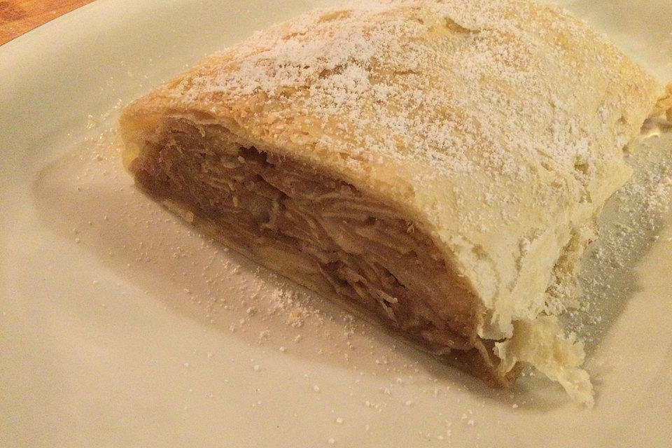 Apfelstrudel mit Blätterteig