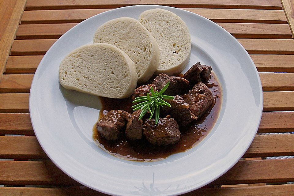 Kalbsragout in Rotwein