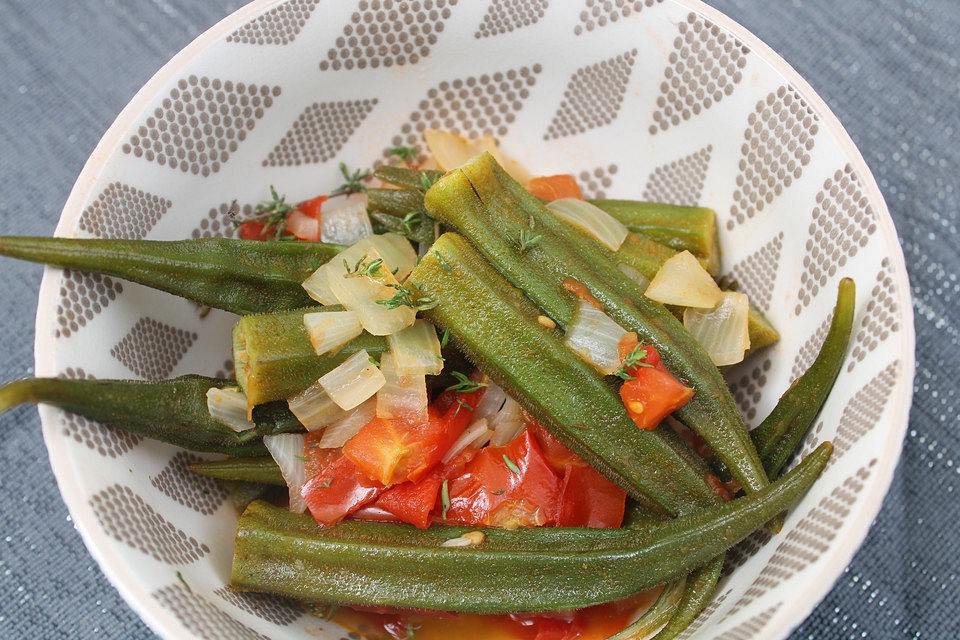 Pikantes Okra-Tomaten-Gemüse