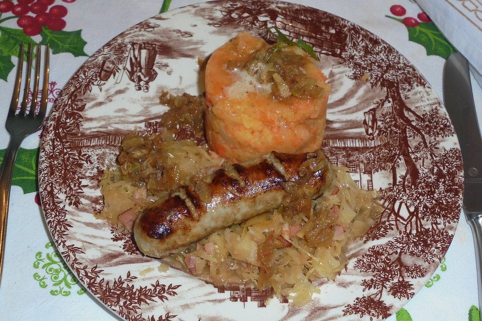 Sauerkraut mit Bratwurst