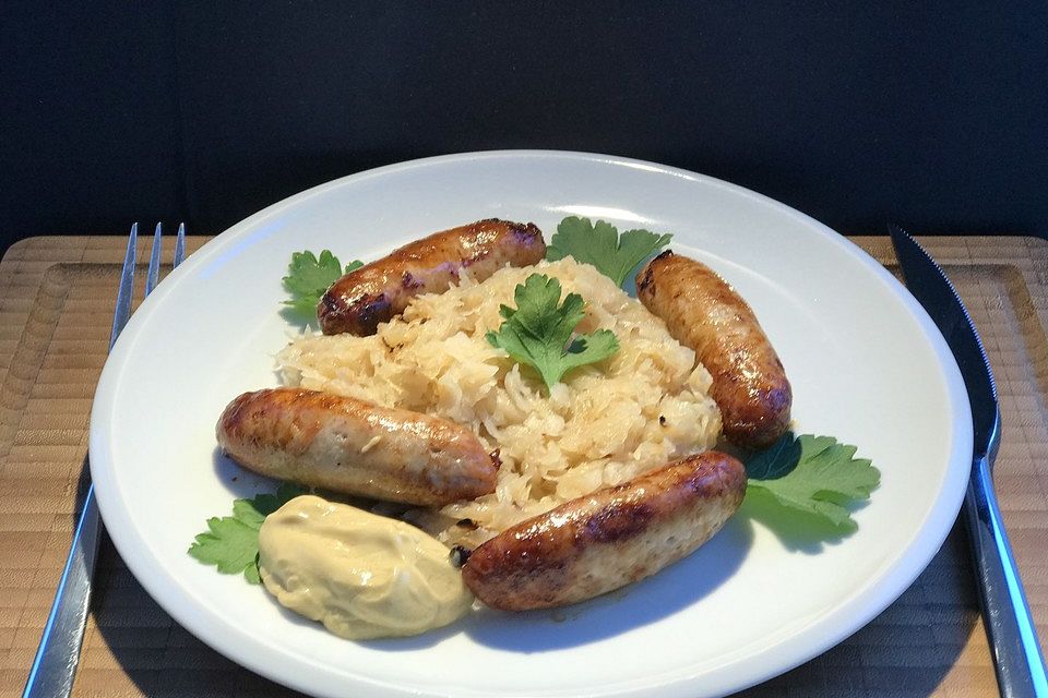 Sauerkraut mit Bratwurst