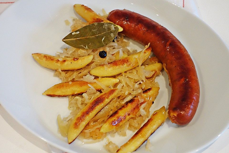 Sauerkraut mit Bratwurst