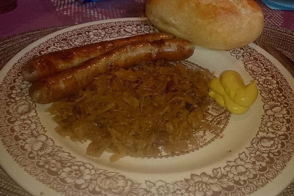 Sauerkraut mit Bratwurst