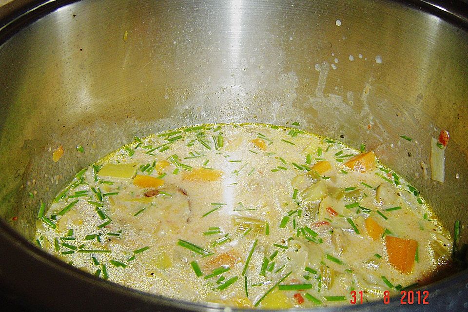 Möhren-Staudensellerie-Suppe