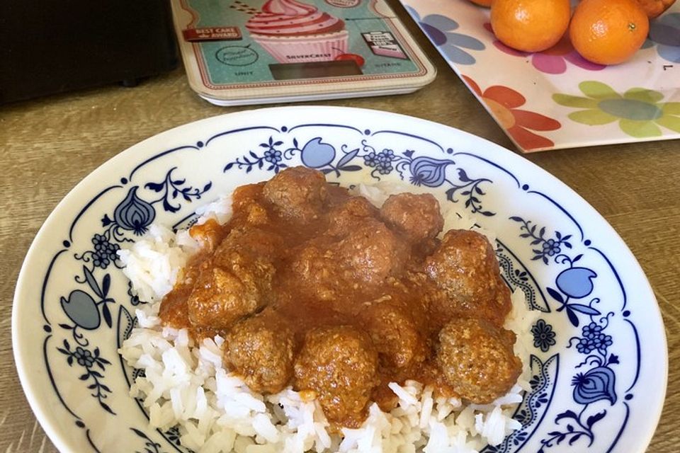 Fleischbällchen in Tomatensauce