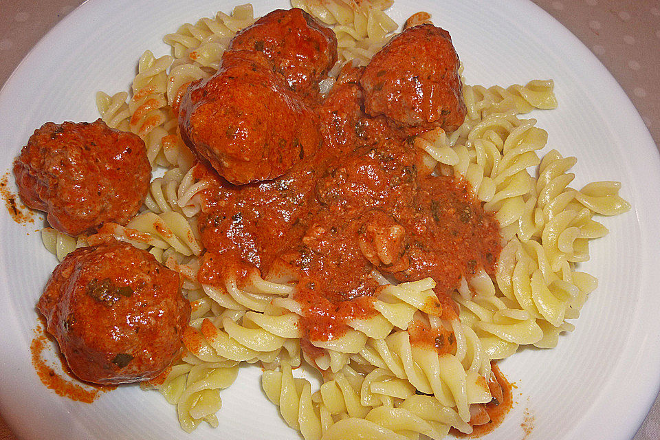 Fleischbällchen in Tomatensauce