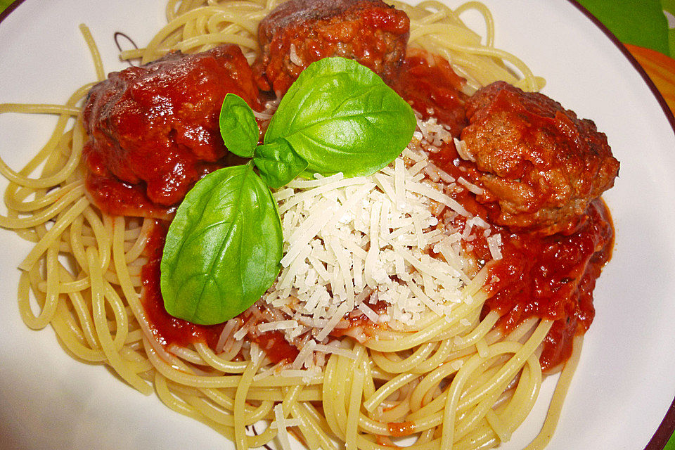 Fleischbällchen in Tomatensauce