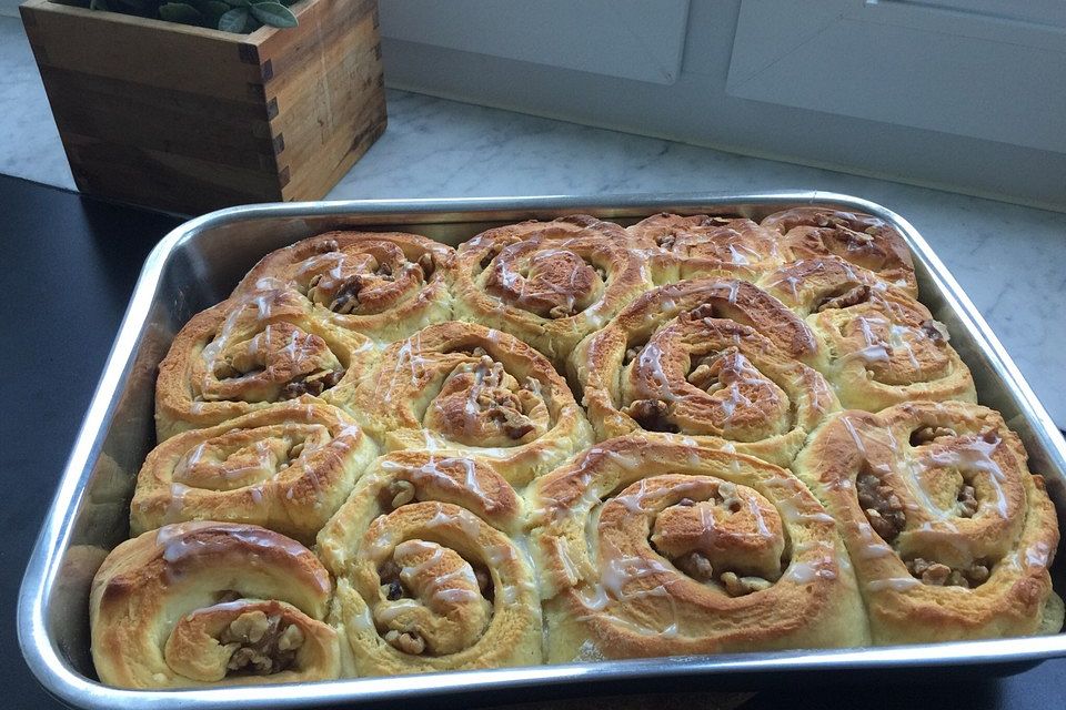 Zimtschnecken mit Frischkäse-Glasur