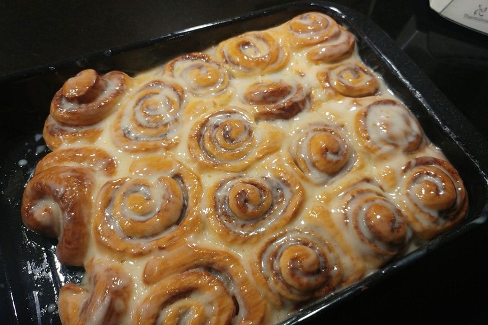 Zimtschnecken mit Frischkäse-Glasur