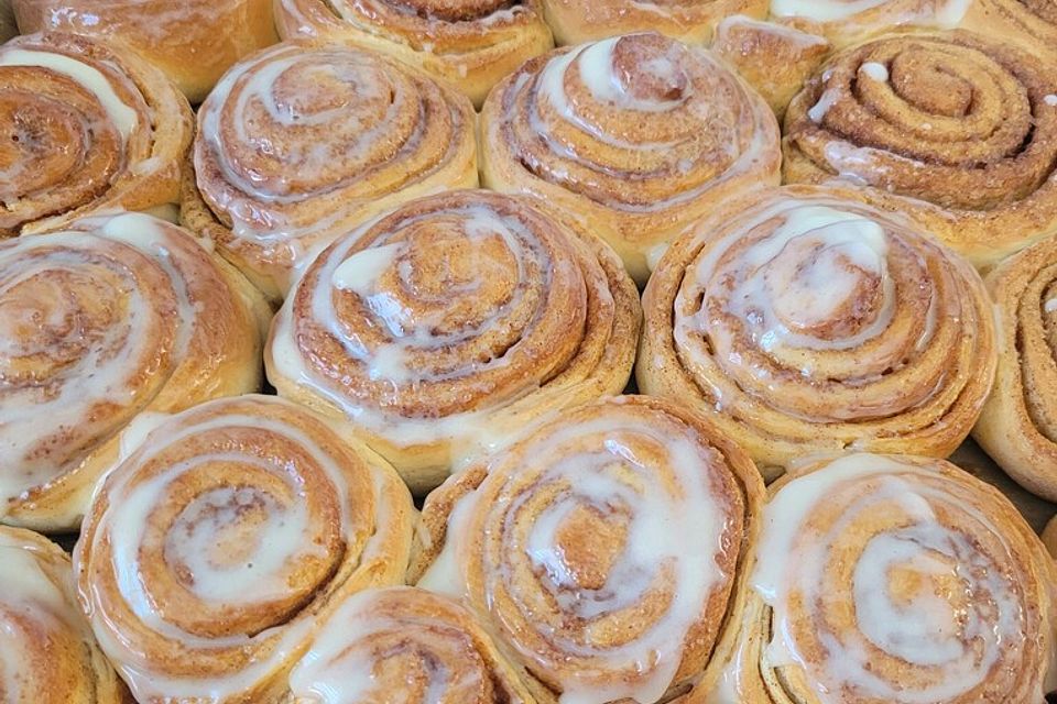 Zimtschnecken mit Frischkäse-Glasur