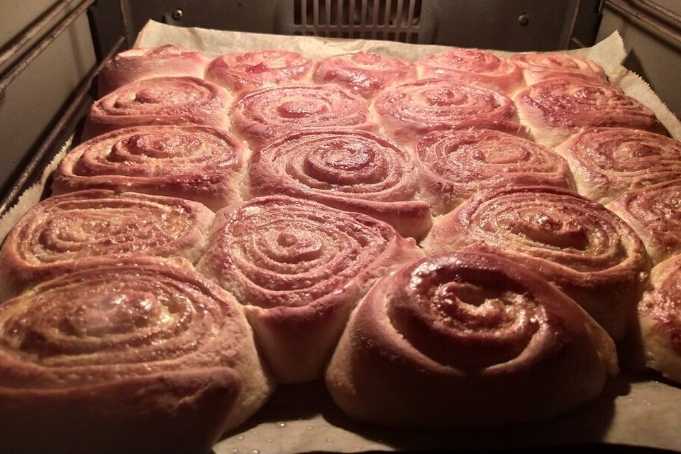 Zimtschnecken mit Frischkäse-Glasur