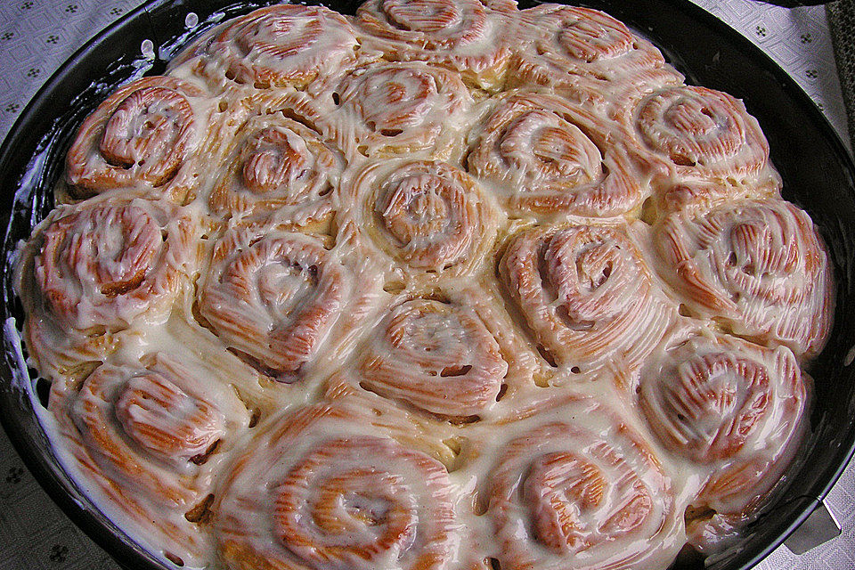 Zimtschnecken mit Frischkäse-Glasur