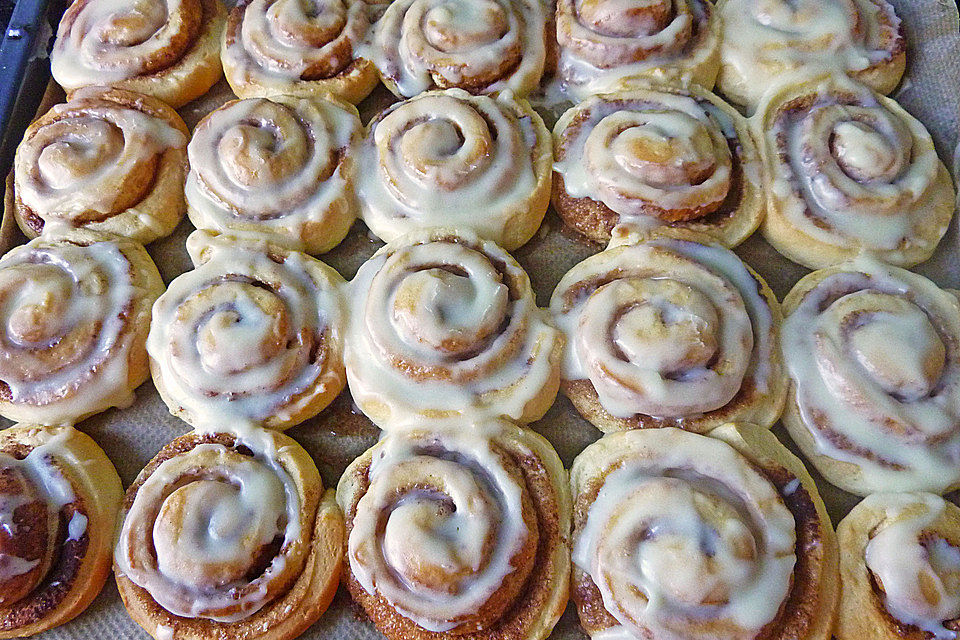 Zimtschnecken mit Frischkäse-Glasur