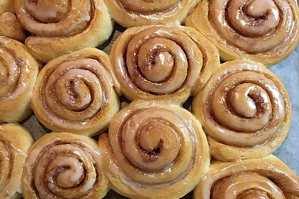 Zimtschnecken mit Frischkäse-Glasur