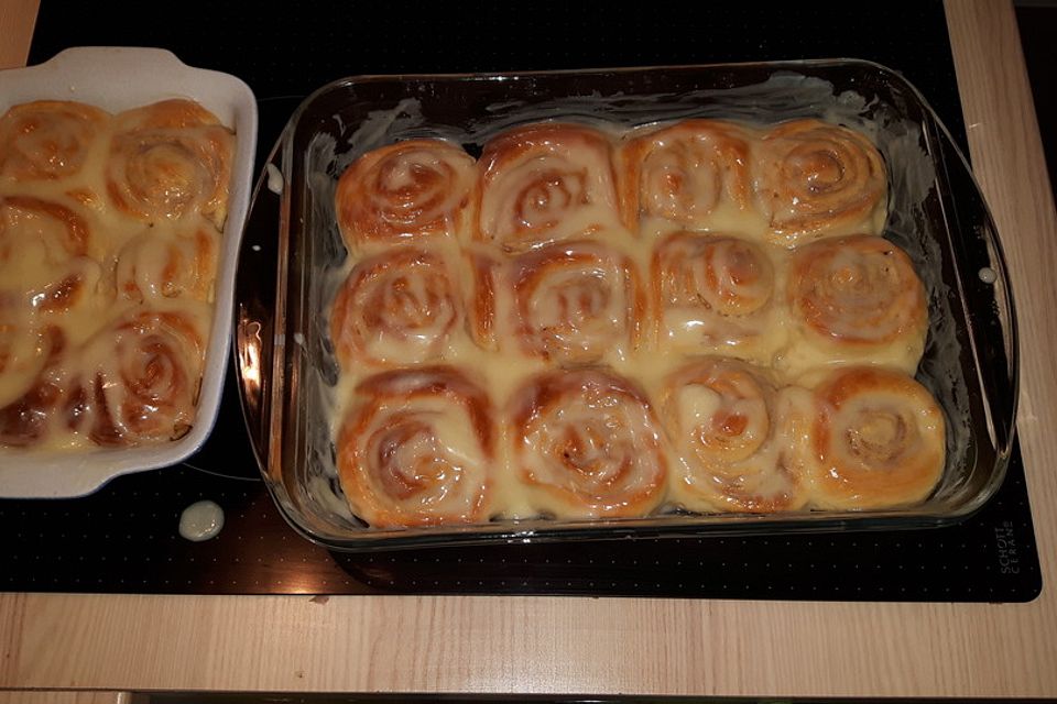 Zimtschnecken mit Frischkäse-Glasur