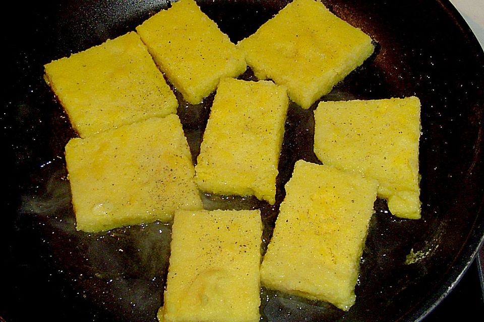 Gebratene Polenta mit Salbei