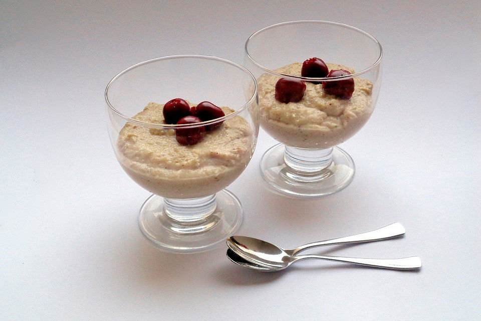 Weihnachtlicher Mandel-Grieß Pudding