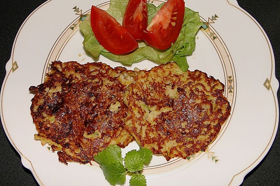 Zucchiniküchlein mit Joghurt-Dip