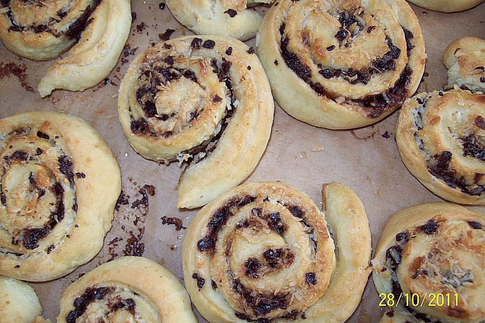 Schneckennudeln mit Kokos-Schokoladenfüllung