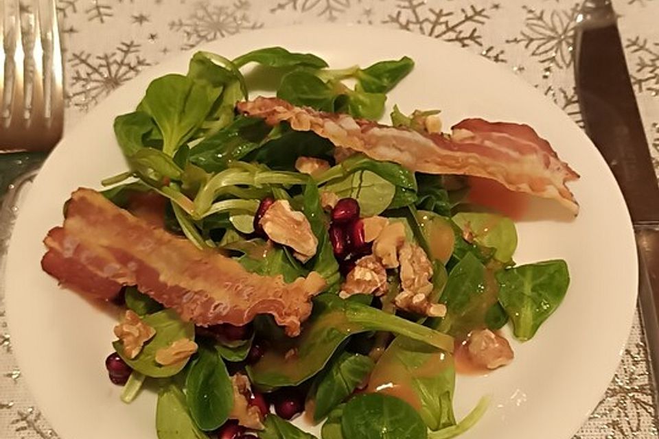 Weihnachtlicher Feldsalat mit Granatapfelkernen