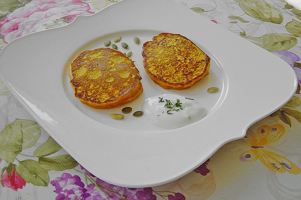 Kürbisküchlein mit Joghurt-Dip