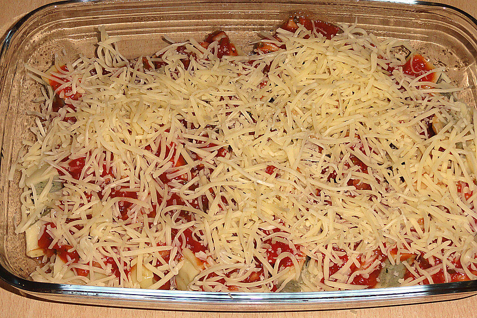 Maultaschen in Tomatensoße