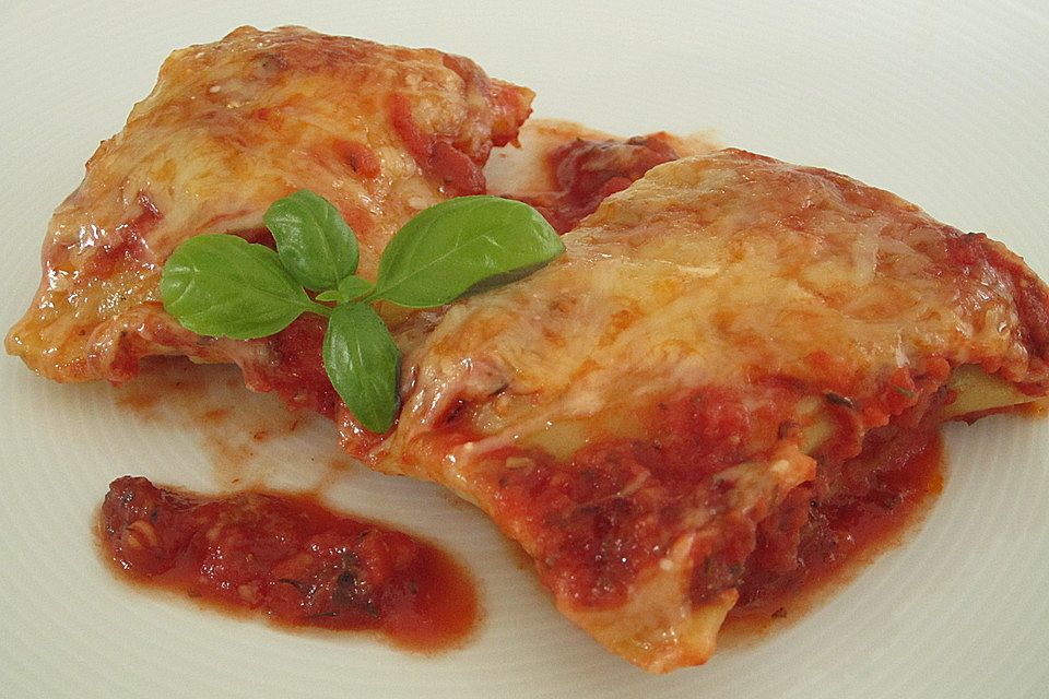 Maultaschen in Tomatensoße