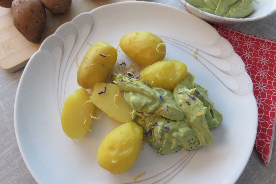 Avocadocreme mit Pellkartoffeln