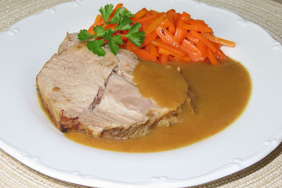 Schweinebraten in Orangen-Apfelsauce