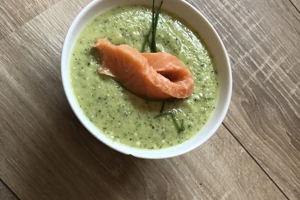 Zucchinicremesuppe mit Lachs